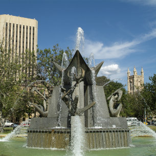 victoria square fountain